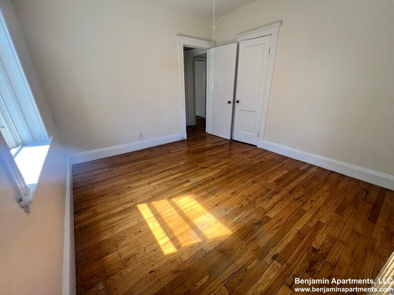 Building Photo - 120 Washington St