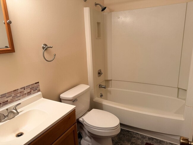 Building Photo - 806 Kentwood Dr