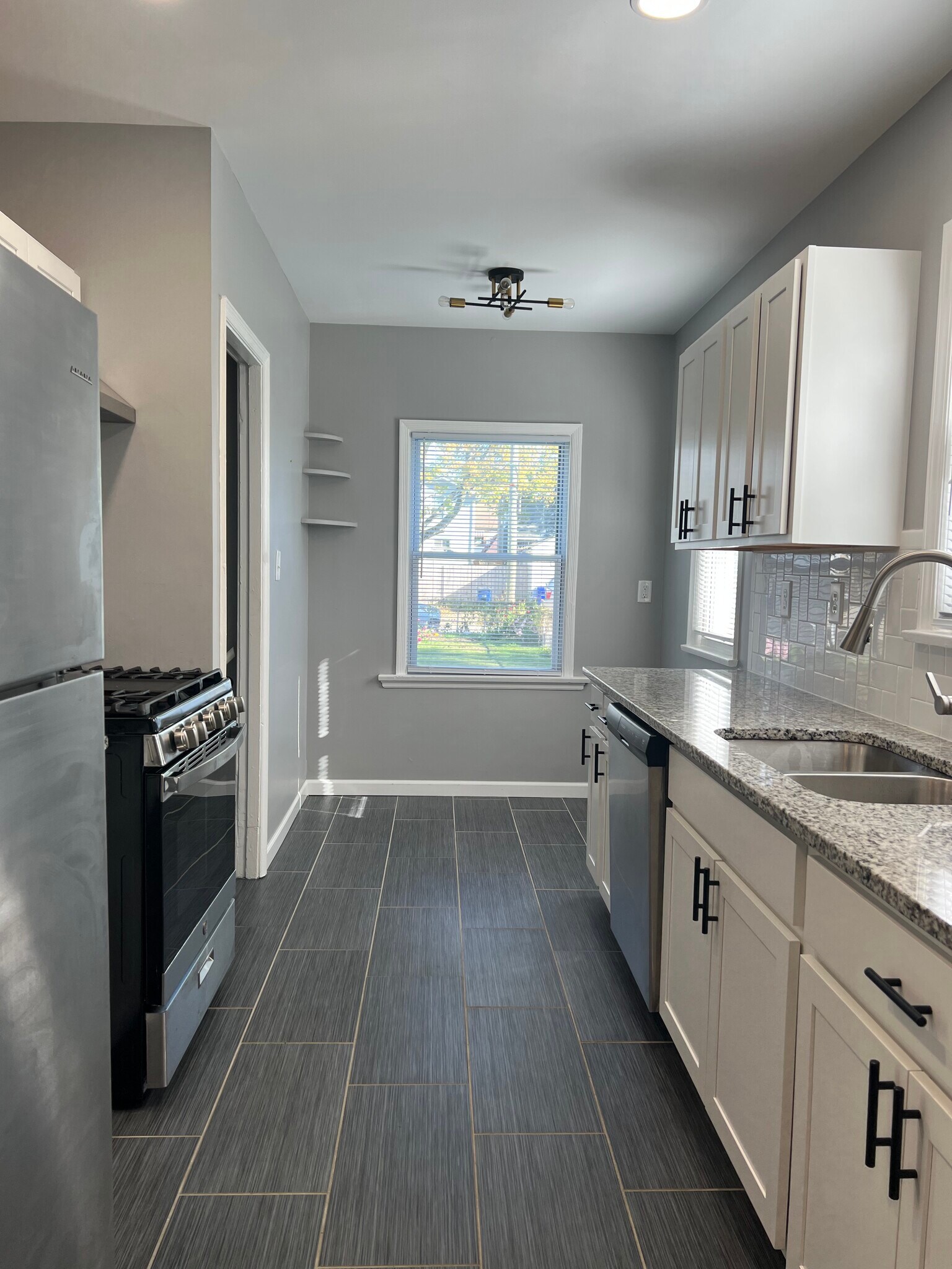 Building Photo - 1430 S Champion Ave