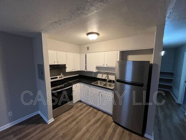 Building Photo - 4915 Saddlebrook Ln