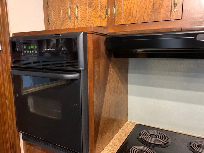 Building Photo - 641 Belle Air Ave