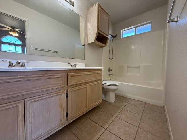 Building Photo - 4801 Lindsey Dr