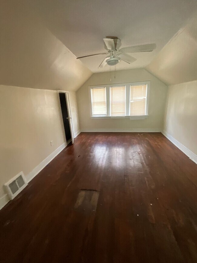 Building Photo - 3127 N 34th St