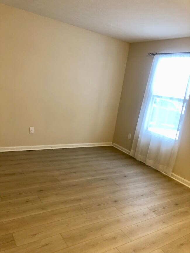 Building Photo - 7002 Drury Dr