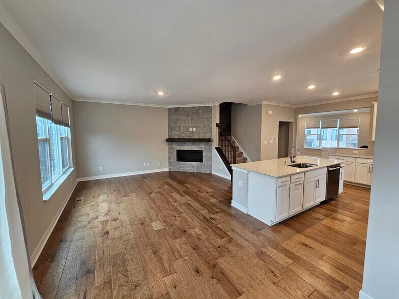 Building Photo - 11576 Fulham St