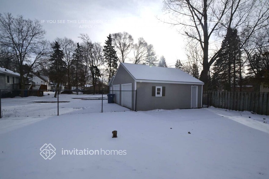 Building Photo - 320 Garfield Ave