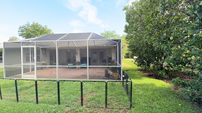 Building Photo - Beautiful 3-Bedroom, 2 bath Home with Screened Porch & Lawn CAre Included