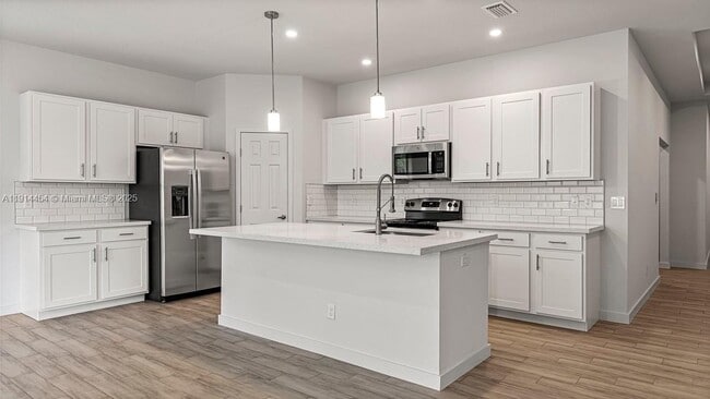 Building Photo - 7008 Eden Rd