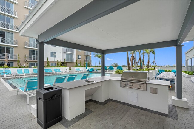 Building Photo - 200 NE 1st Ave