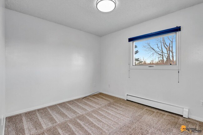 Building Photo - Cozy Abbott Loop Single Family Home w/ Garage & Fenced in Yard