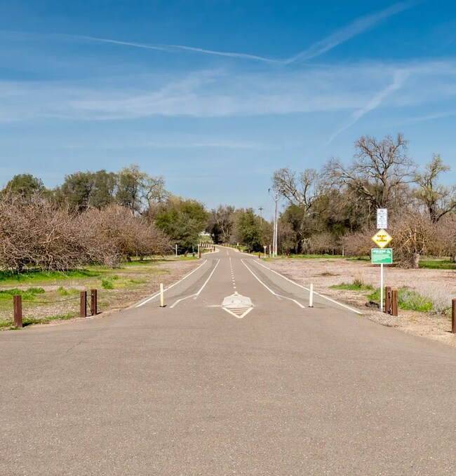 Building Photo - HOT Property!  Roseville 3/3 w/Oasis Backyard!  Please reference ad for viewings!