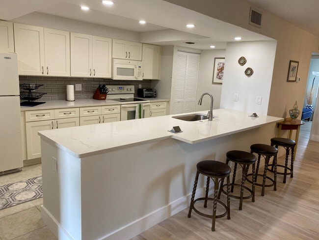 Primary Photo - 955 Dotterel Rd