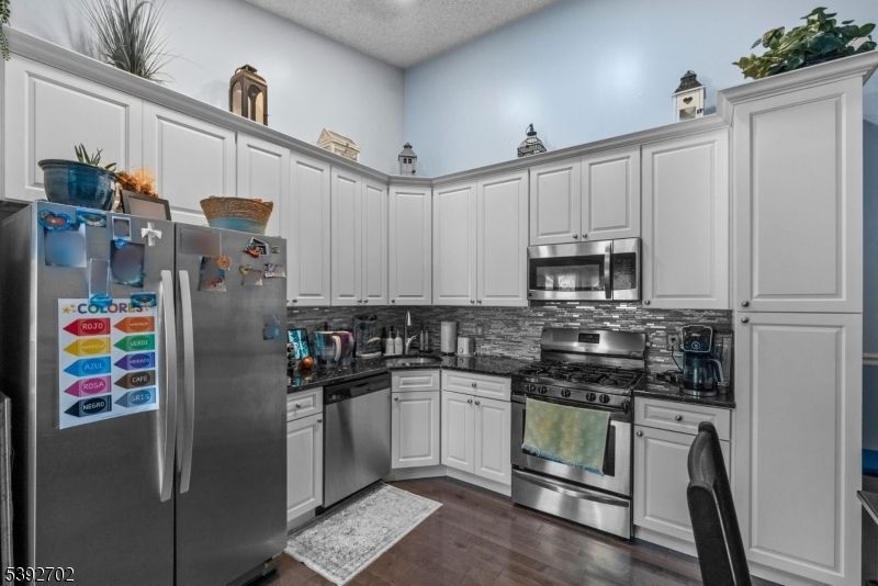 Building Photo - 9 Ruby Ct