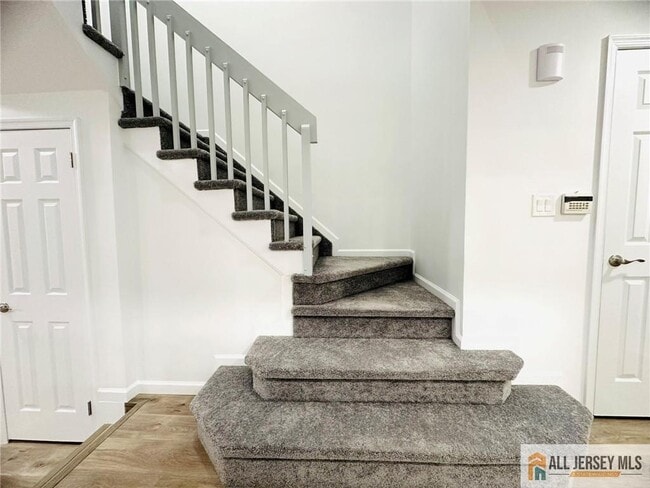 Building Photo - 16 Gerard Pl