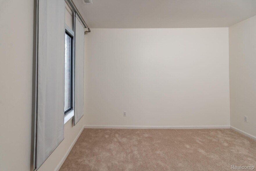 Building Photo - 42741 Lilley Pointe Dr