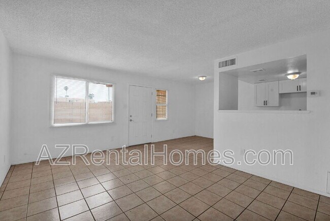Building Photo - 4715 E Jones Ave