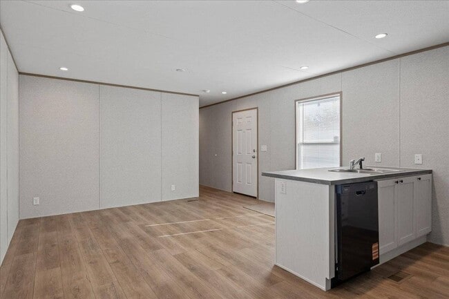 Building Photo - 1751 N Grand Ave W