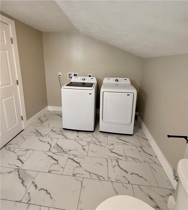 Building Photo - 28 Kitchener St