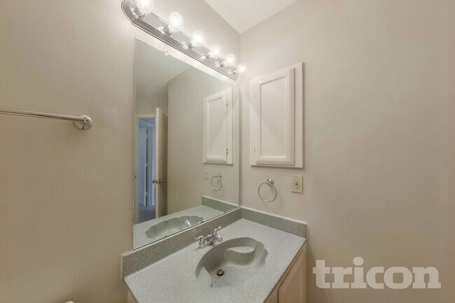 Building Photo - 806 Gable Ave