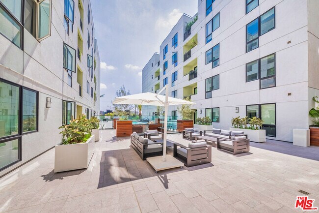 Building Photo - 1234 Wilshire Blvd