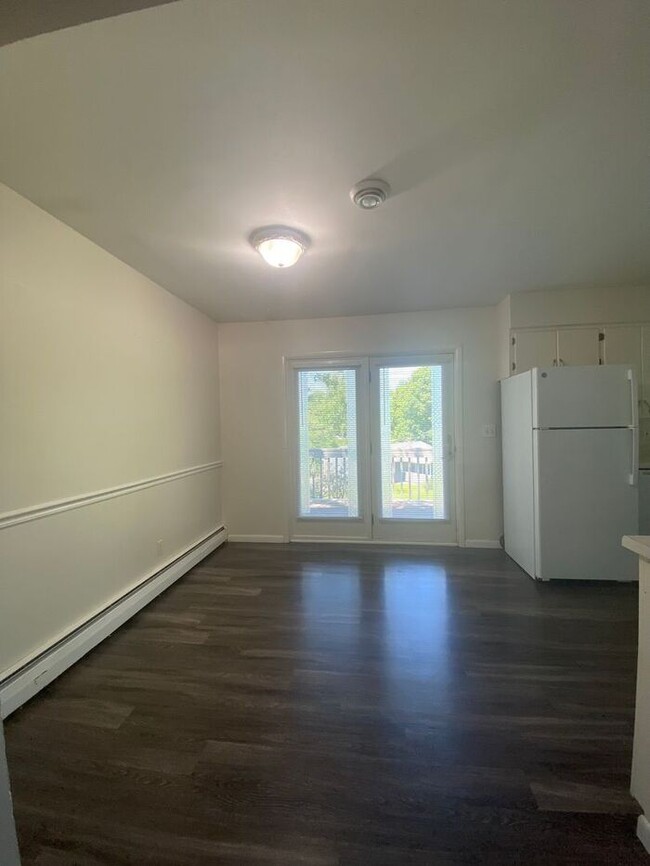 Building Photo - $2,100 | 4 Bedroom, 2 Bathroom Multi Floor...