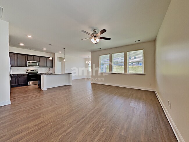 Building Photo - 142 Willowbrook Dr