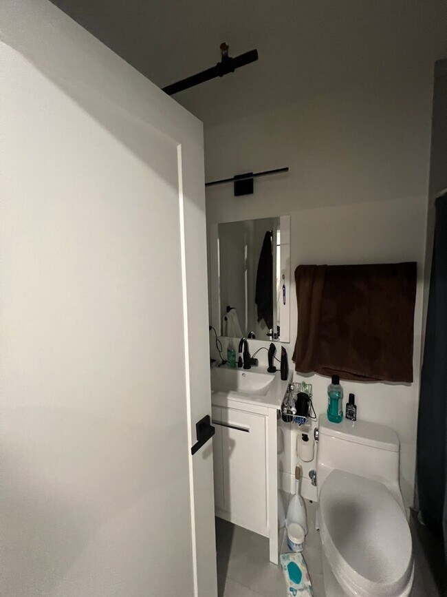 Building Photo - 1610 W Montgomery Ave