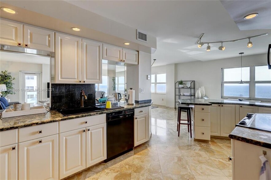 Building Photo - 3410 Galt Ocean Dr