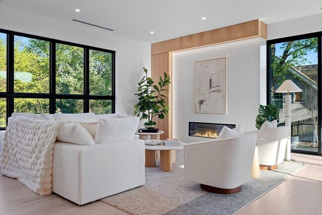 Building Photo - 90 Auburndale Ave