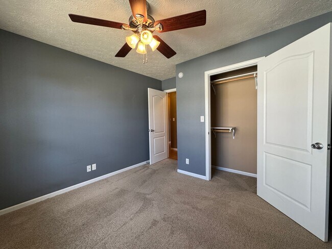 Building Photo - Beautiful spacious home in Waynesville