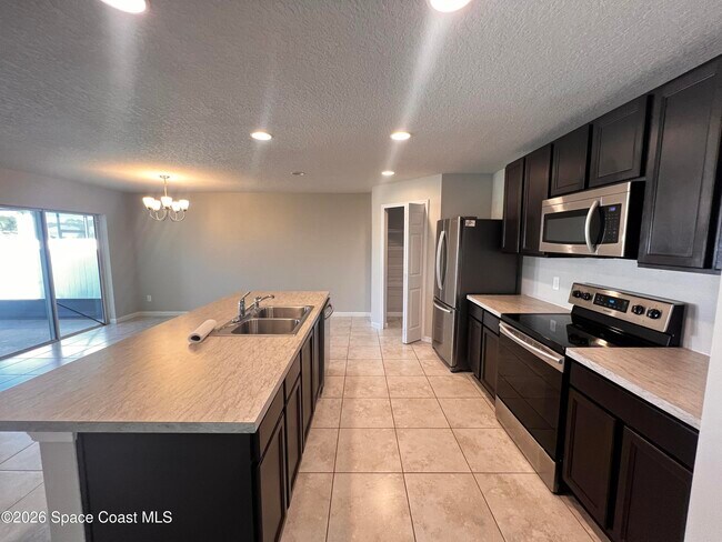 Building Photo - 563 Corbin Cir SW