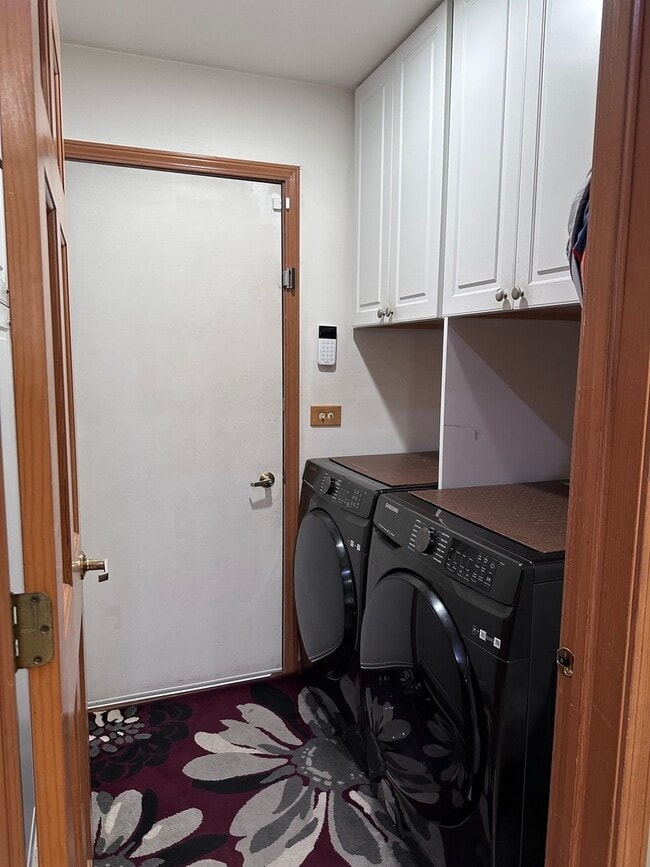 Building Photo - 2153 Seaver Ln