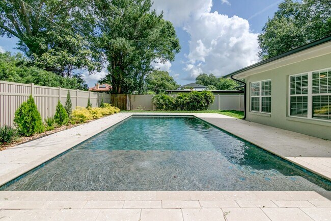 Building Photo - Gorgeous Mid-Centry Modern 3bed/2bath with...