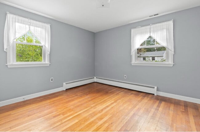 Building Photo - 22 Henry St