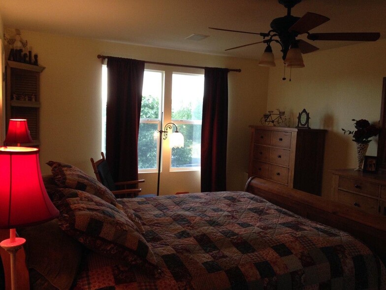 32-Master bedroom offers mountain views. - 10653 Butte Dr