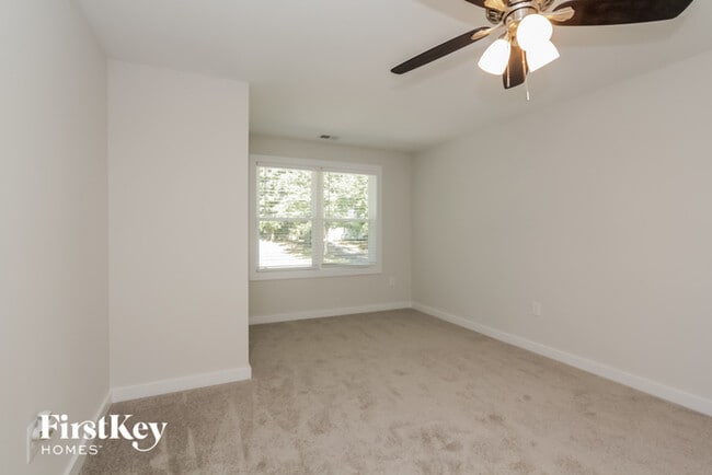 Building Photo - 5345 Pinebrook Dr