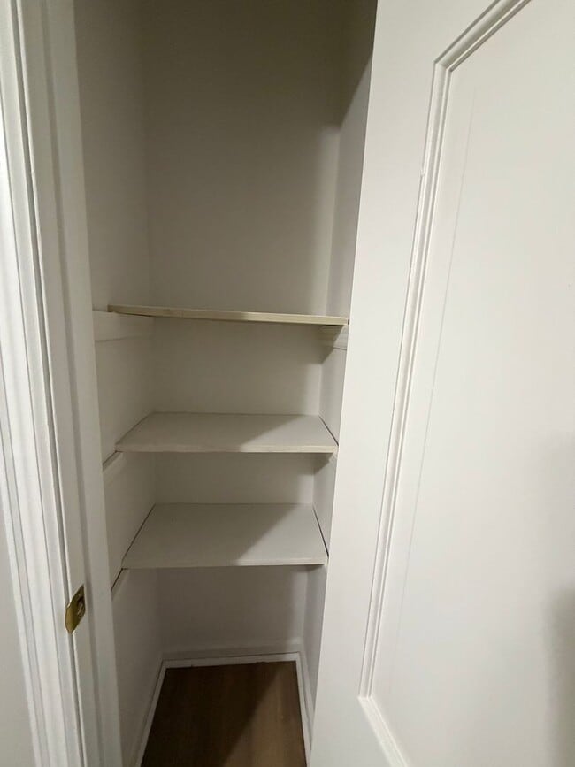 Building Photo - 3328 Pinewood Ave