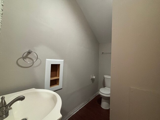 Building Photo - 3 Bedroom 1 Bath  - Single Family Home!