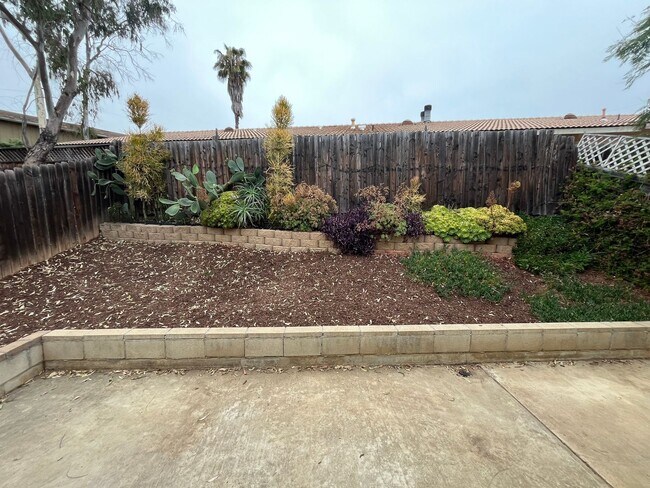Building Photo - Hillside Court Vista Ca 92084