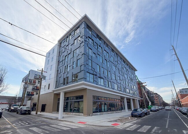 Building Photo - 921 Madison St