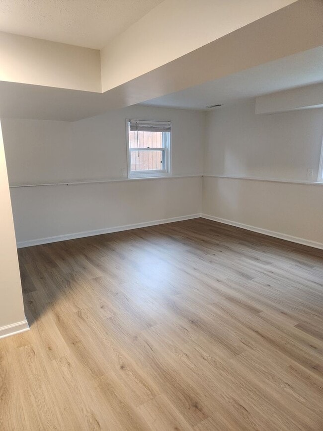 Building Photo - For Rent – Beautiful 3-Bedroom Split-Level...