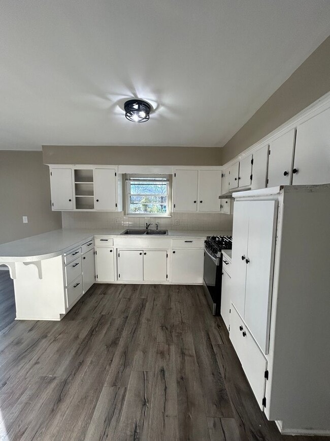 Building Photo - 3-Bedroom, 2-Bath Home in Prime Location!