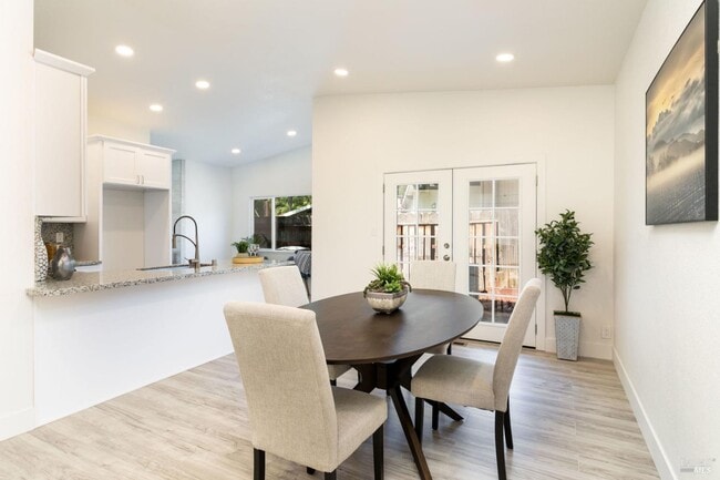 Building Photo - 142 Anita Ct