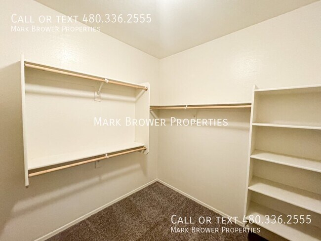 Building Photo - 4594 Kirkland Ave