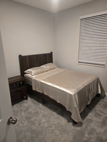 Building Photo - 1391 Mount Royal Dr