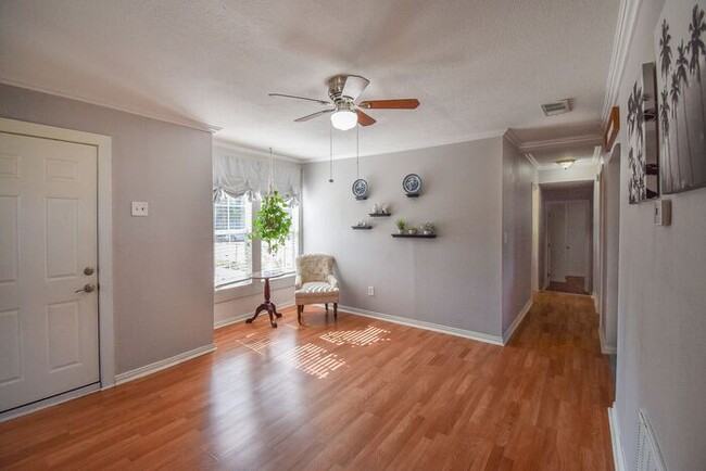 Building Photo - Adorable 3 Bed 1.5 in the Heart of Tyler!