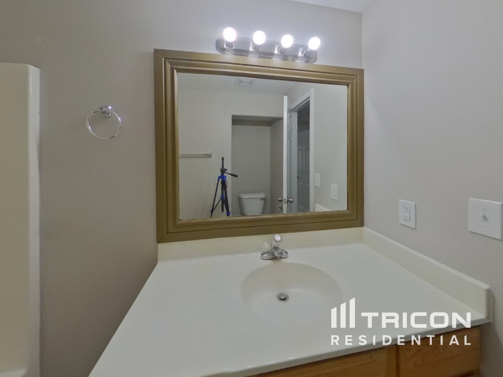 Building Photo - 441 Valley Hi Cir