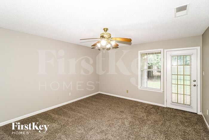 Building Photo - 6856 Meadow Chase Ln