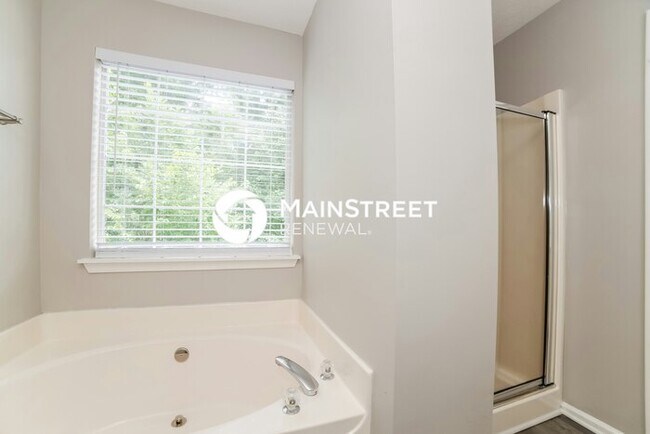 Building Photo - 3 Bedroom Pet-Friendly Home in Stockbridge, GA with Main Street Renewal