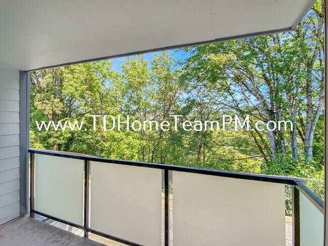 Building Photo - "Chic 2-Bed Condo with Scenic Views & Gran...